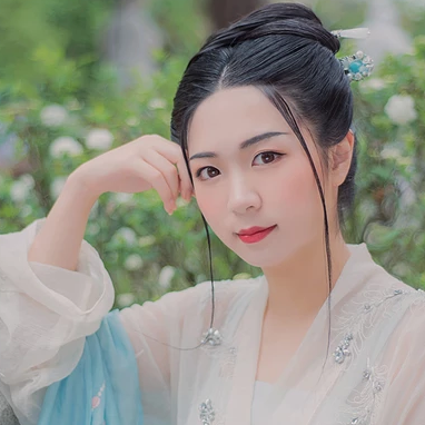 清風(fēng)拂面帶團扇女生頭像，唯美古風(fēng)真人頭像