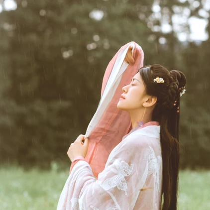 簡約帶團(tuán)扇女生頭像，唯美古風(fēng)真人頭像