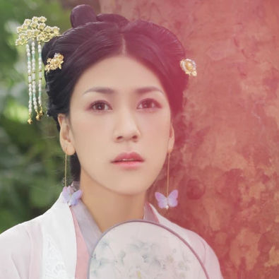 簡約帶團(tuán)扇女生頭像，唯美古風(fēng)真人頭像