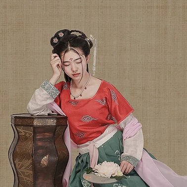 古典牡丹帶傘團(tuán)扇女生頭像，唯美古風(fēng)真人頭像