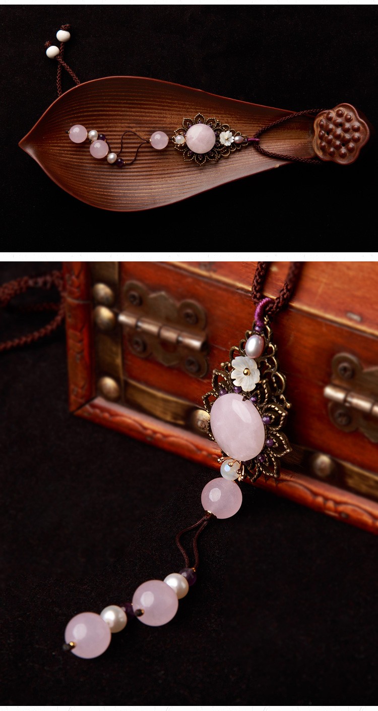 粉妝玉砌項(xiàng)鏈，水晶吊墜復(fù)古風(fēng)毛衣鏈?zhǔn)罪? src="/wenxue/d/file/bigpic/190404/04/13-1P413112043-50.jpg" / data-h7FI="9pimOi"><br / data-QC8z="hSlzd4">
	<img alt=