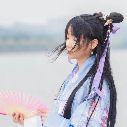 風(fēng)花雪月帶傘女生頭像，唯美古風(fēng)真人頭像