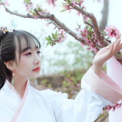 粉紅少女帶團(tuán)扇女生頭像，唯美古風(fēng)真人頭像