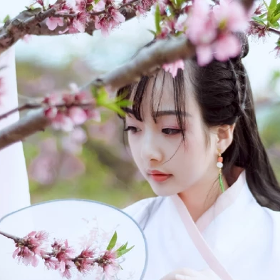 粉紅少女帶團(tuán)扇女生頭像，唯美古風(fēng)真人頭像