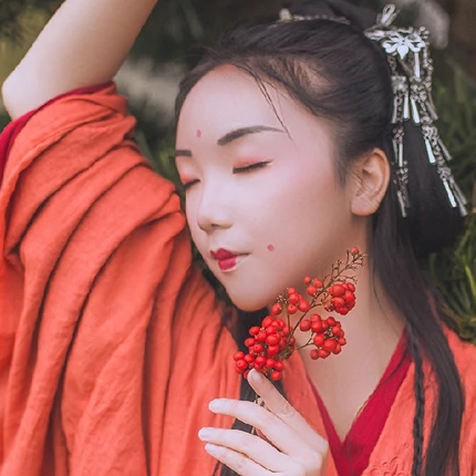 紅豆相思紅衣女生頭像，唯美古風(fēng)真人頭像