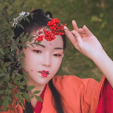紅豆相思紅衣女生頭像，唯美古風(fēng)真人頭像