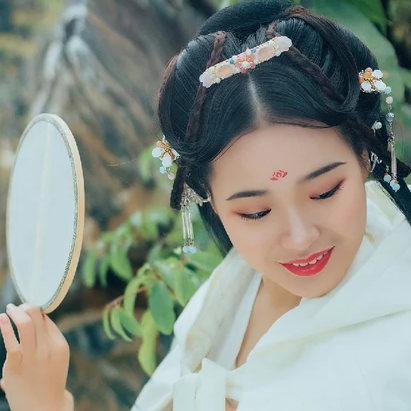 超萌可愛帶團(tuán)扇女生頭像，唯美古風(fēng)真人頭像