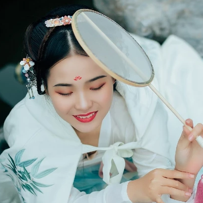 超萌可愛帶團(tuán)扇女生頭像，唯美古風(fēng)真人頭像