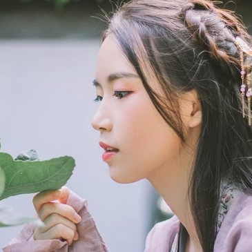 愜意喝酒賞花女生頭像，唯美古風(fēng)真人頭像
