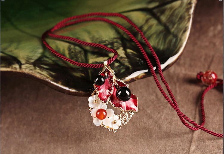 簡(jiǎn)約貝殼花朵吊墜首飾，妖艷古風(fēng)紅色項(xiàng)鏈