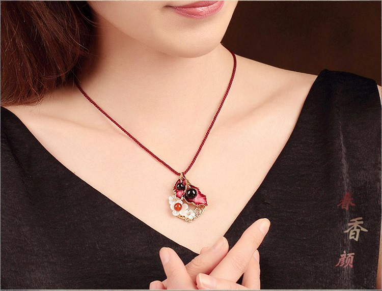 簡(jiǎn)約貝殼花朵吊墜首飾，妖艷古風(fēng)紅色項(xiàng)鏈