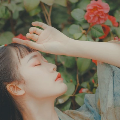 山茶花開女生頭像，唯美古風(fēng)真人頭像