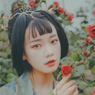 山茶花開女生頭像，唯美古風(fēng)真人頭像