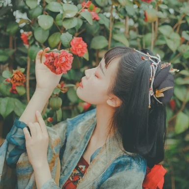 山茶花開女生頭像，唯美古風(fēng)真人頭像