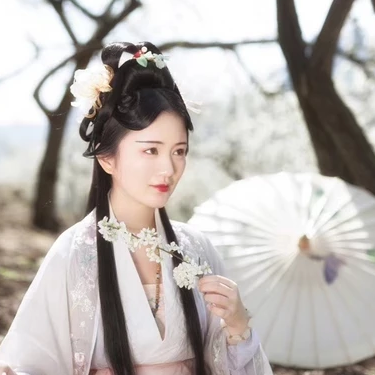 玉山清帶傘女生頭像，唯美古風(fēng)真人頭像