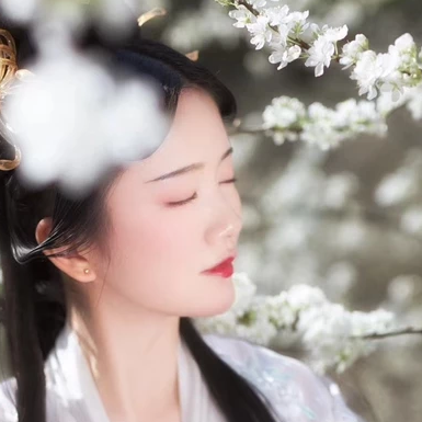 玉山清帶傘女生頭像，唯美古風(fēng)真人頭像