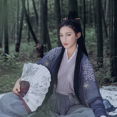 禪意喝酒女生頭像，唯美古風(fēng)真人頭像