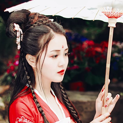 艷麗紅衣女生頭像，唯美古風(fēng)真人頭像