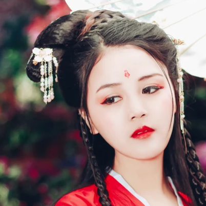 艷麗紅衣女生頭像，唯美古風(fēng)真人頭像
