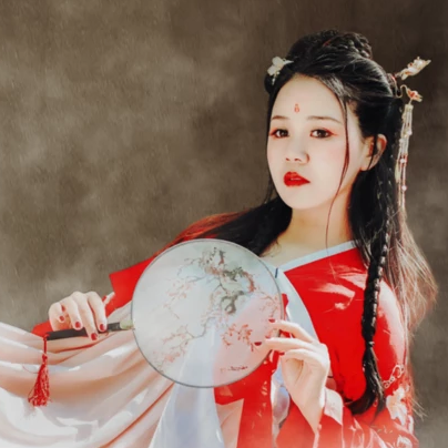 艷麗紅衣女生頭像，唯美古風(fēng)真人頭像