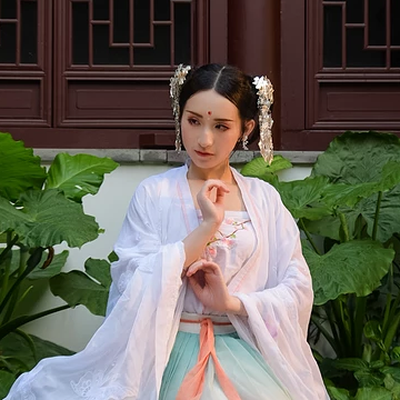 青山煙雨女生頭像，唯美古風(fēng)真人頭像