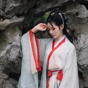 文藝春風女生頭像，唯美古風真人頭像