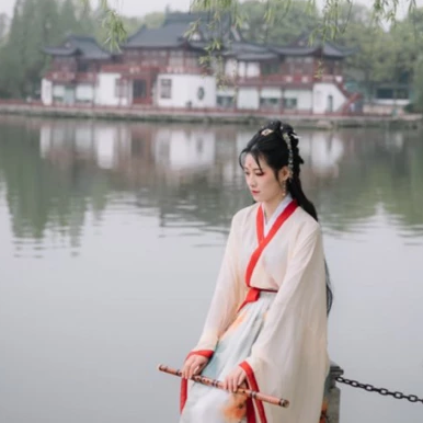 文藝春風女生頭像，唯美古風真人頭像