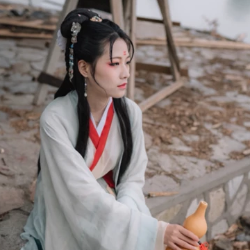 文藝春風女生頭像，唯美古風真人頭像