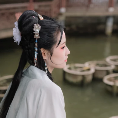 文藝春風女生頭像，唯美古風真人頭像