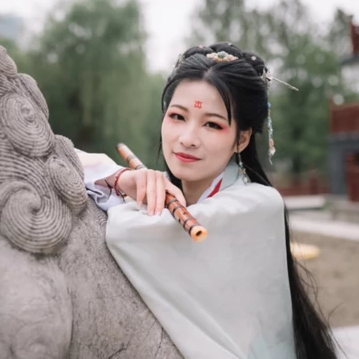 文藝春風女生頭像，唯美古風真人頭像