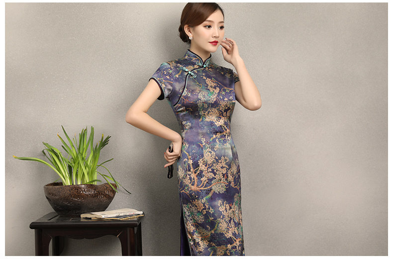 蒼翠復(fù)古修身旗袍，典雅印花旗袍裙