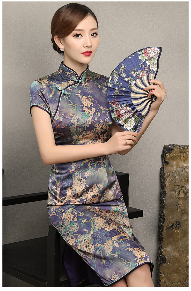 蒼翠復(fù)古修身旗袍，典雅印花旗袍裙