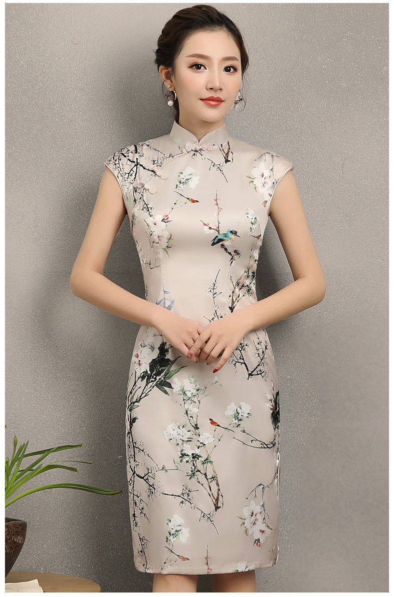 杏色曉鶴印花旗袍，時(shí)尚淡雅旗袍裙