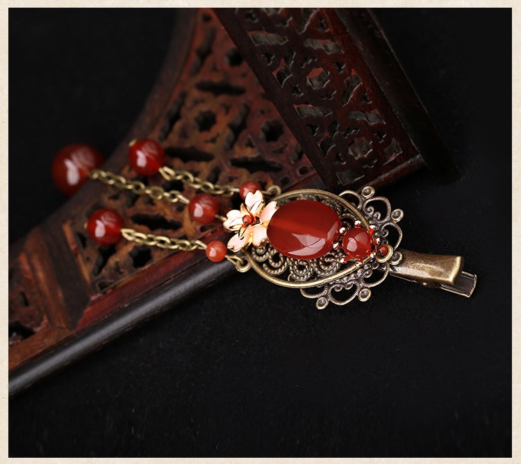 古典美人的發(fā)夾，溫婉氣質(zhì)紅色頭飾