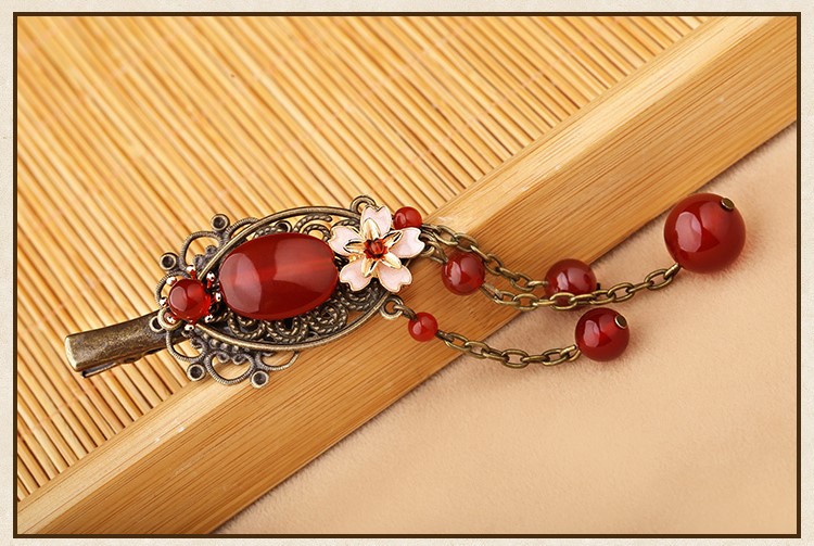 古典美人的發(fā)夾，溫婉氣質(zhì)紅色頭飾