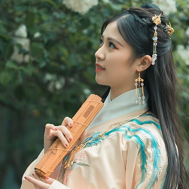 繡球花帶團(tuán)扇女生頭像，唯美古風(fēng)真人頭像