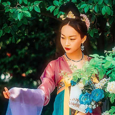 多彩花團(tuán)扇女生頭像，唯美古風(fēng)真人頭像