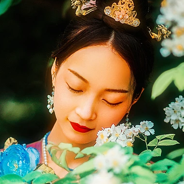 多彩花團(tuán)扇女生頭像，唯美古風(fēng)真人頭像