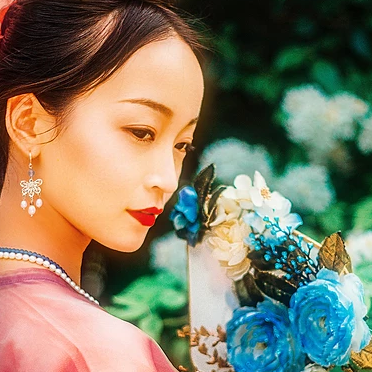 多彩花團(tuán)扇女生頭像，唯美古風(fēng)真人頭像