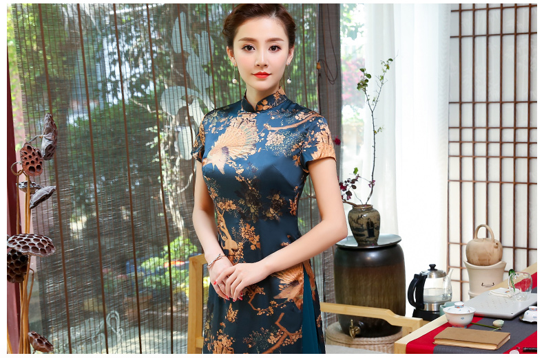 吉祥孔雀圖旗袍，家佳樂文學(xué)奧黛旗袍裙