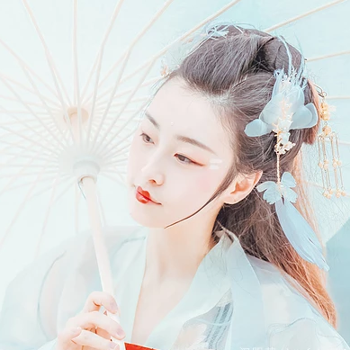 羽仙帶傘女生頭像，唯美古風(fēng)真人頭像