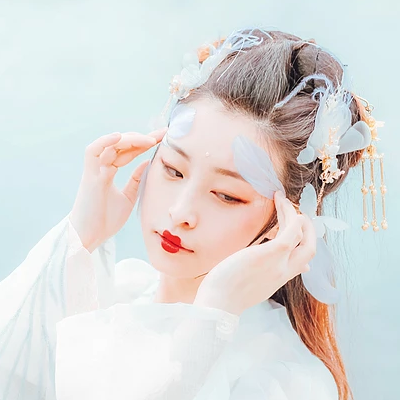 羽仙帶傘女生頭像，唯美古風(fēng)真人頭像