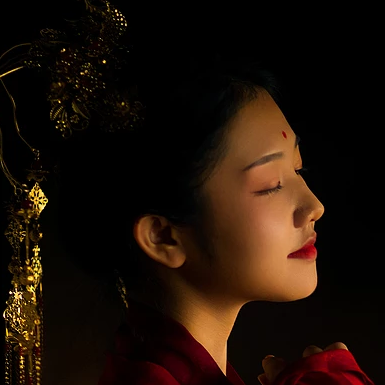 驚艷紅衣女生頭像，唯美古風(fēng)真人頭像