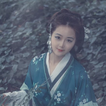 青衣帶斗笠女生頭像，唯美古風真人頭像