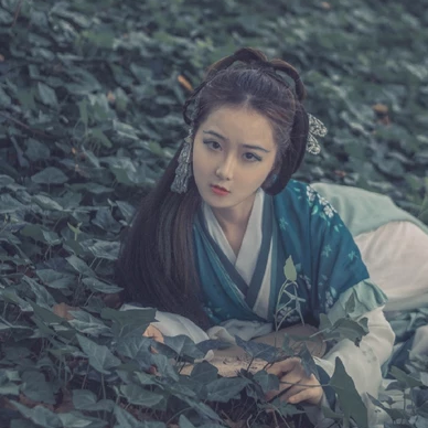 青衣帶斗笠女生頭像，唯美古風真人頭像