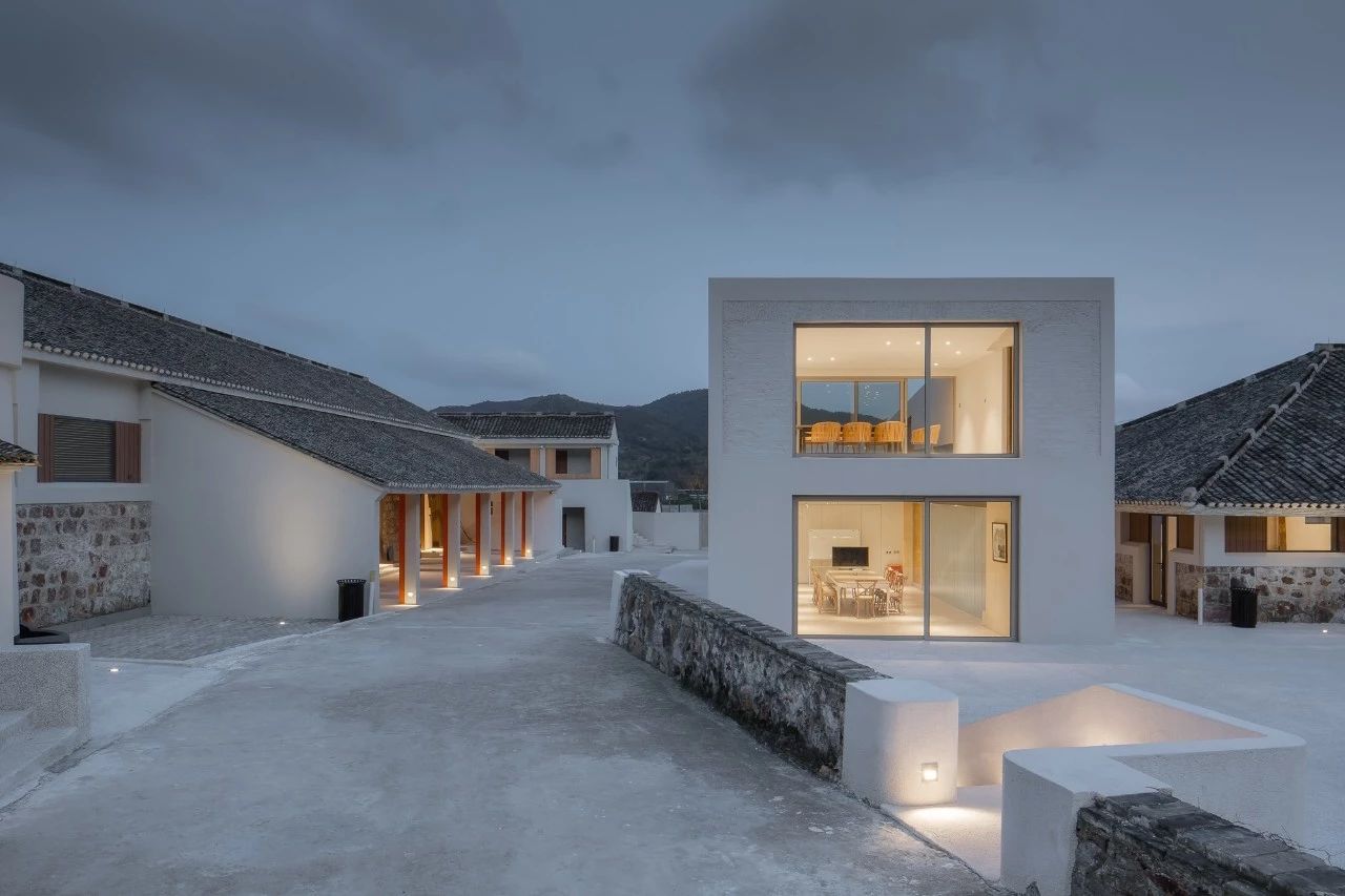 九熹·大樂之野，流水的大樂之野鐵打的小白墻