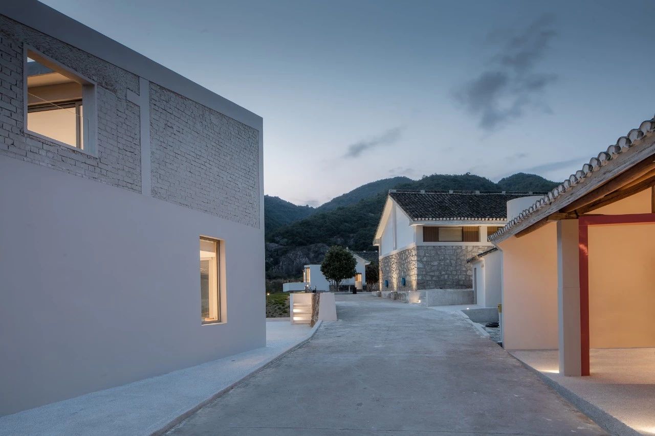 九熹·大樂之野，流水的大樂之野鐵打的小白墻