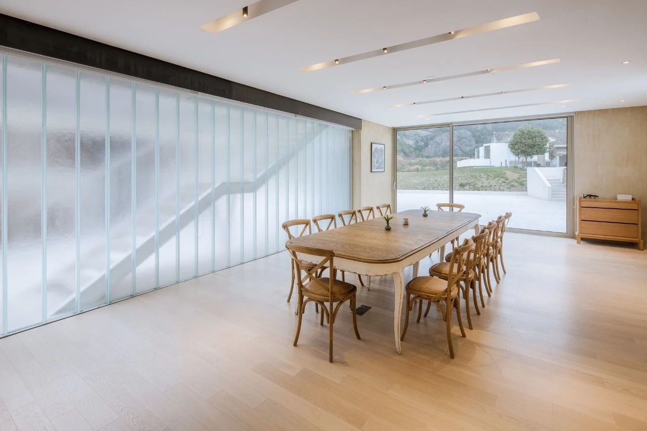 九熹·大樂之野，流水的大樂之野鐵打的小白墻