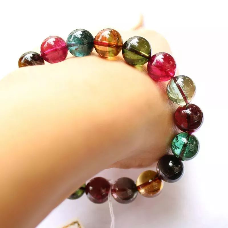 手串怎么戴？左戴玉右戴銀養(yǎng)生更養(yǎng)人！