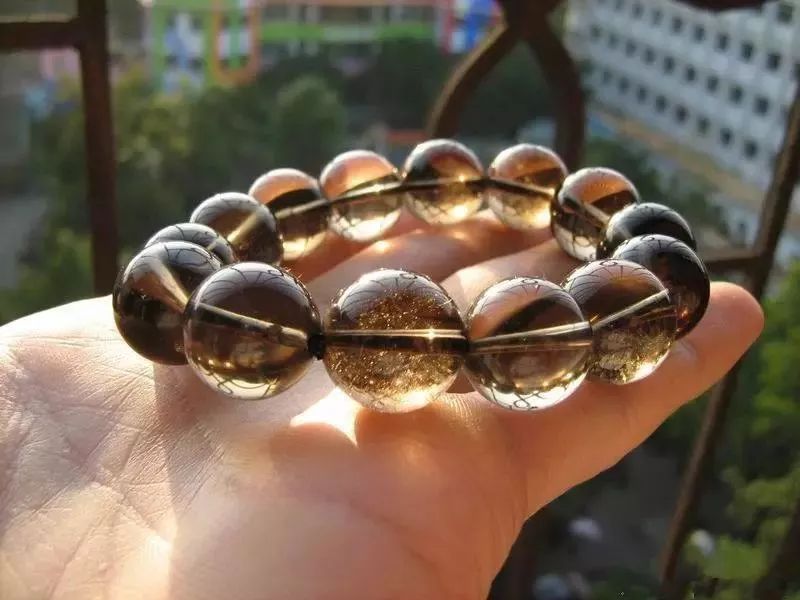 手串怎么戴？左戴玉右戴銀養(yǎng)生更養(yǎng)人！